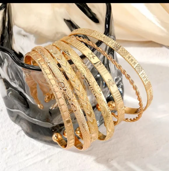 Elegant 7 Gold-Tone Bangle Set - Picture 2 of 7